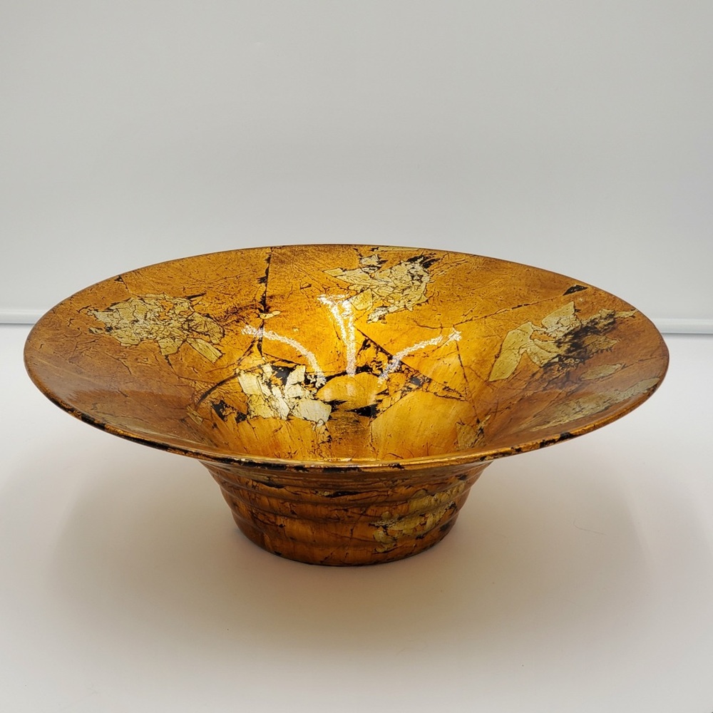 Gold-Leaf Decorative Patterned Ridged Bottom Bowl.